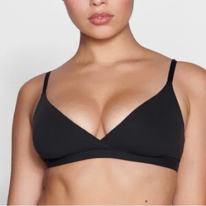 SKIMS crossover bralette in black